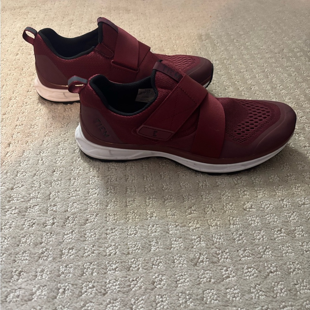 Women's Burgundy Spin Athletic Shoes